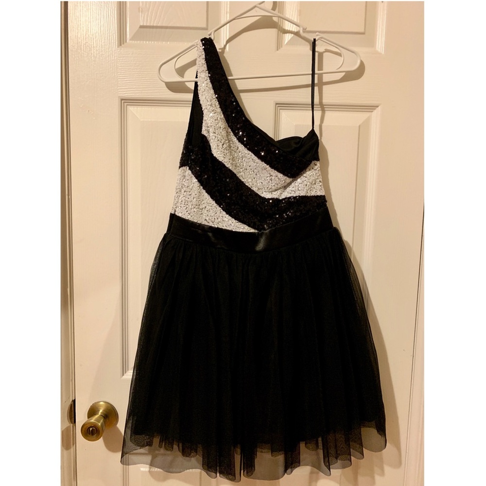 Black and white prom dress